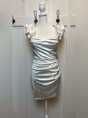 NWT Windsor Size Medium White Satin Bodycon Off Shoulder Mini Dress Sexy Bridal